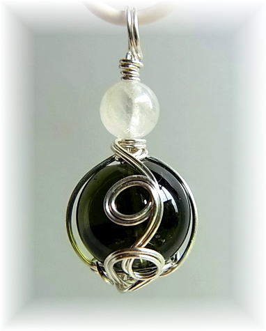 モルダバイト大粒ペンダント